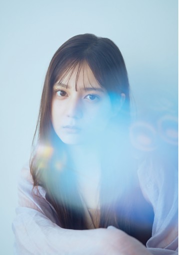 日向坂46 生写真 小坂菜緒 小坂菜緒（日向坂46）1st写真集より（撮影：藤原宏）。 - 日向坂